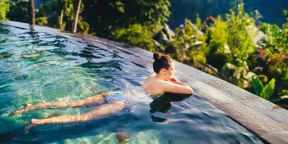 Piscine à Débordement